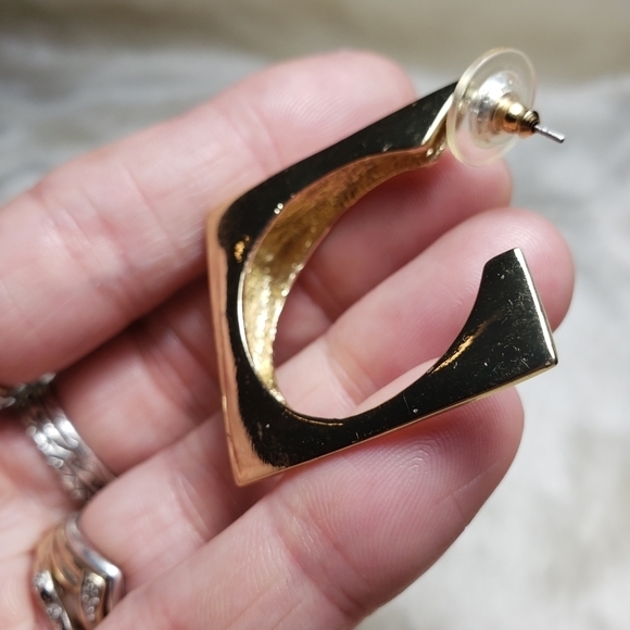 VINTAGE Geometric Goldtone Open Square Hoops Earrings Avant Garde - Picture 3 of 6